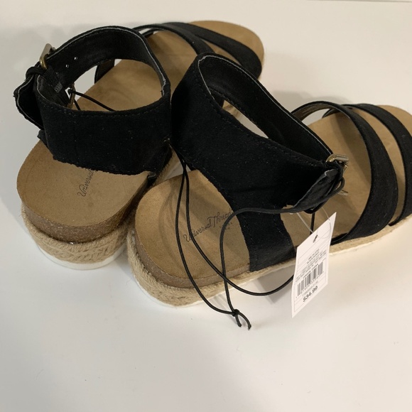 Black Chunky Sandals 8 Wide by Universal Threads - Picture 4 of 16